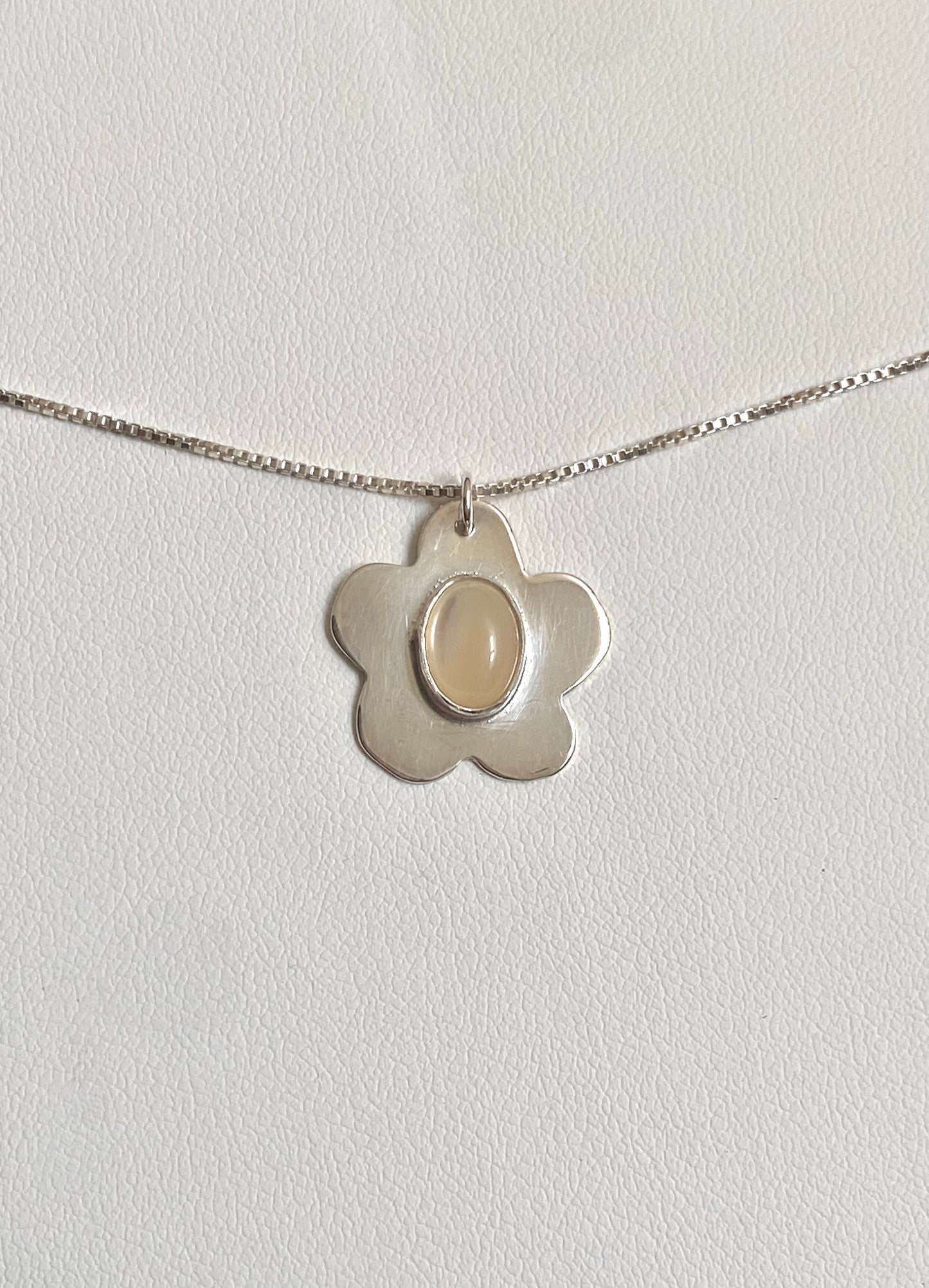 Mother of Pearl Daisy