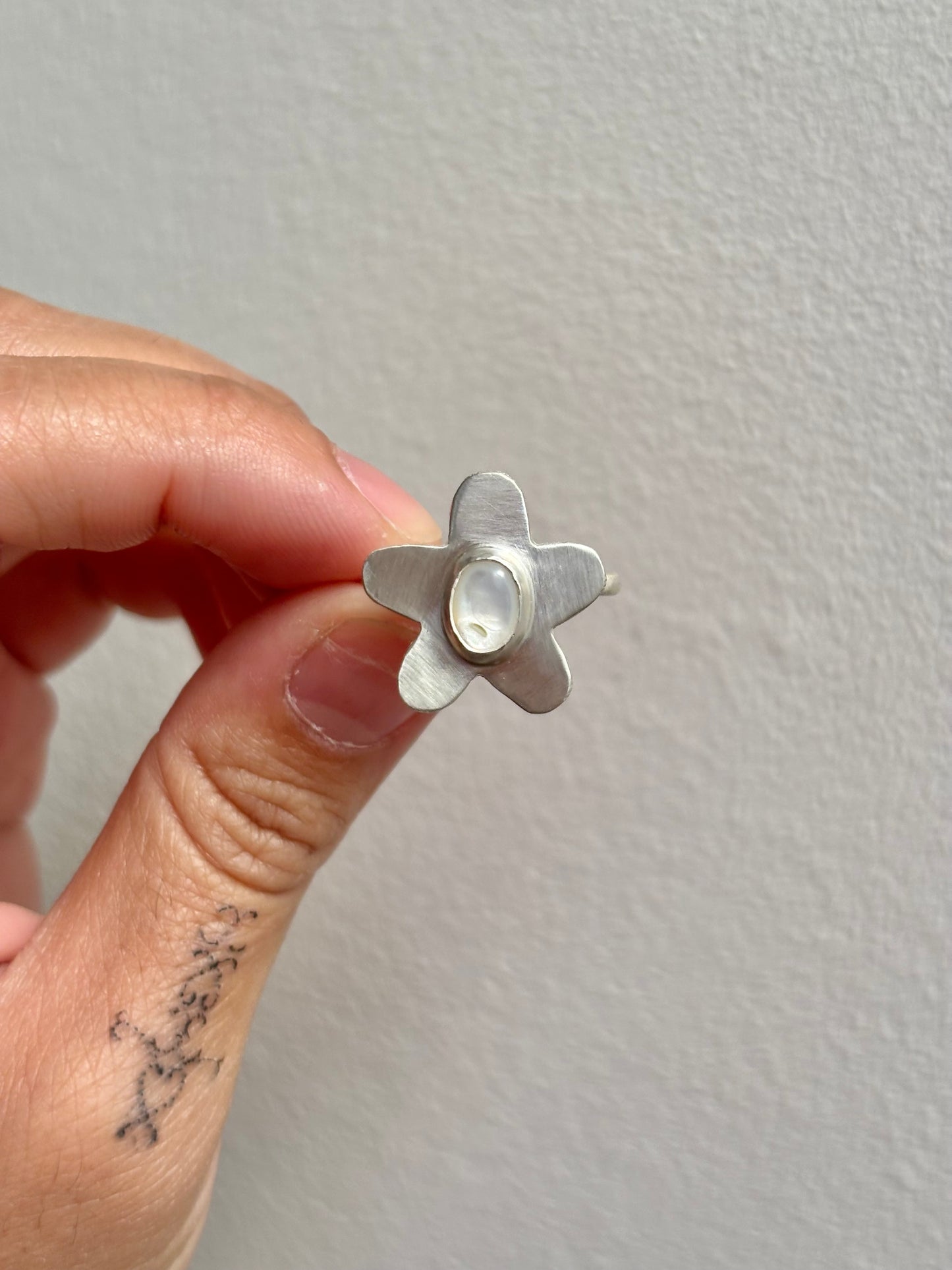 Mother of Pearl Flower Ring
