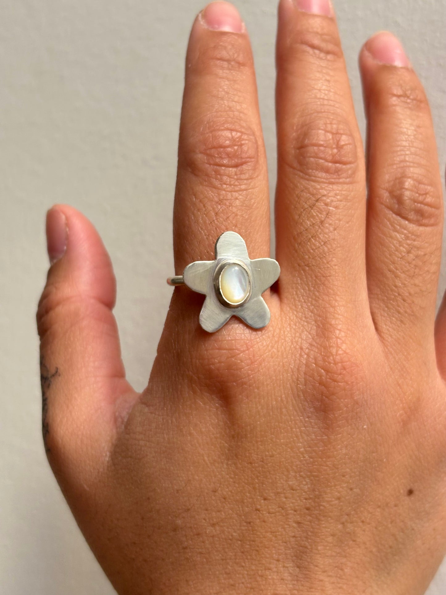 Mother of Pearl Flower Ring