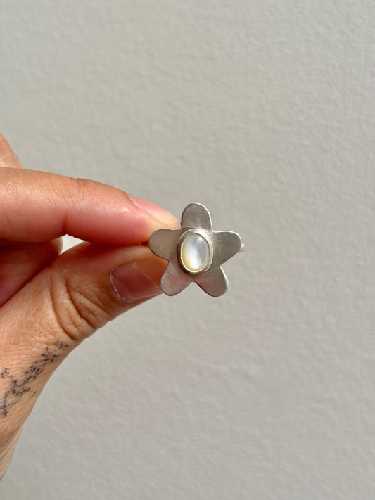 Mother of Pearl Flower Ring